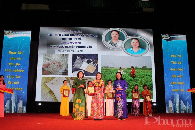 HTX Nông nghiệp Phong Vân, huyện Ba Vì với sự sáng tạo và ý nghĩa  trong việc trồng Cây Gai xanh phục vụ dệt vải nhân văn sẽ nhận được sự ủng hộ của các cấp, ngành và cộng đồng, giúp cho người nông dân huyện Ba Vì  có cơ hội việc làm giàu ngay trên mảnh đất quê hương, tăng thu nhập nâng cao chất lượng cuộc sống, giảm nghèo bền vững