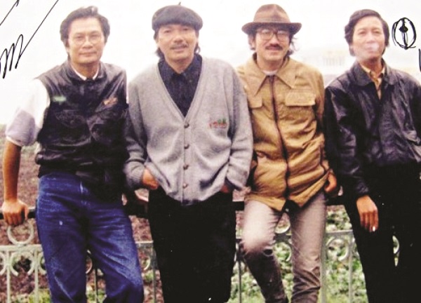 Nhạc sĩ Phó Đức Phương (bìa phải) cùng các thành viên của Bộ tứ sông Hồng.