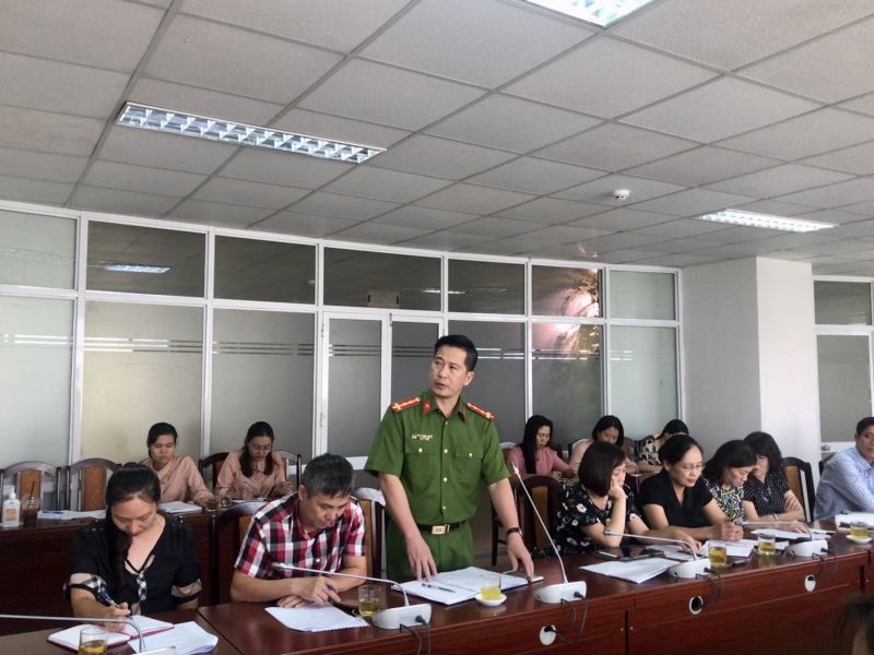 Các đại biểu tham luận tại Hội thảo Các đại biểu tham luận tại Hội thảo
