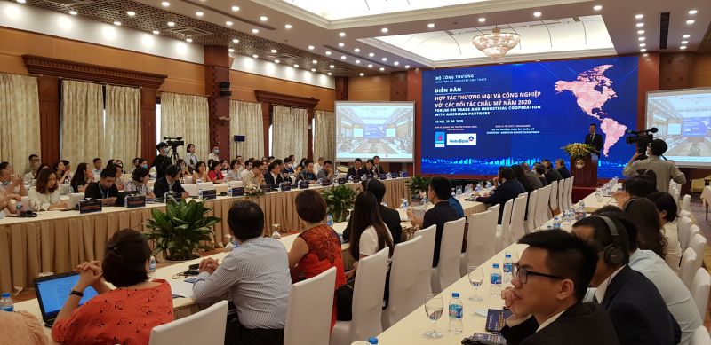 Toàn cảnh diễn đàn Toàn cảnh diễn đàn