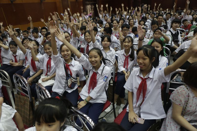 Đ&ocirc;ng đảo học sinh tham gia cuộc thi  