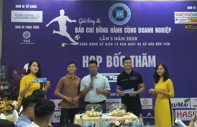 Lễ k&yacute; kết Thỏa thuận hợp t&aacute;c giữa C&ocirc;ng đo&agrave;n Điện lực Việt Nam v&agrave; v&agrave; C&ocirc;ng ty CP ĐT & PT năng lượng mặt trời B&Aacute;CH KHOA