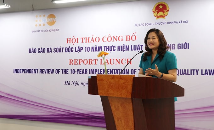 Thứ trưởng Bộ LĐ-TB&XH Nguyễn Thị Hà phát biểu tại Hội thảo. (Ảnh: Nguyễn Síu)