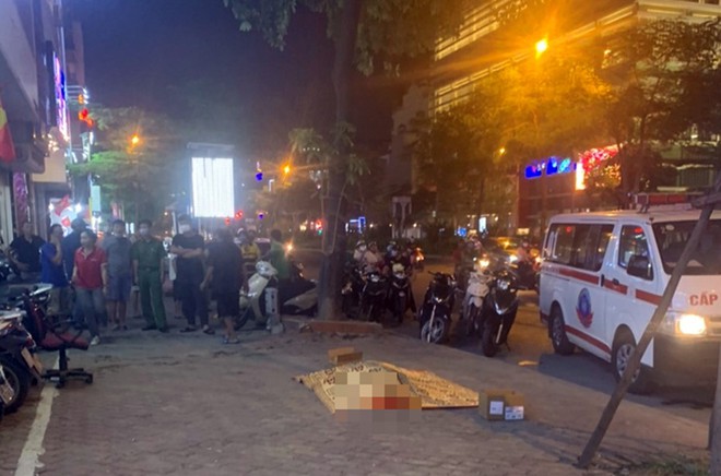 Hiện trường nam thanh niên rơi tại phố Xã Đàn vào tối 9-9