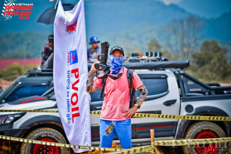 Gần 100 phóng viên đã tới tác nghiệp đưa những thông tin mới nhất tới khán giả