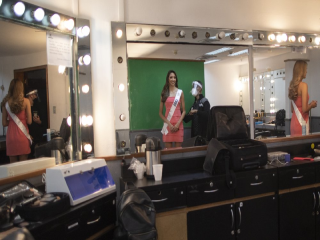 Các quy tắc giãn cách xã hội đã buộc các thí sinh phải tự tập luyện tại nhà Các quy tắc giãn cách xã hội đã buộc các thí sinh phải tự tập luyện tại nhà