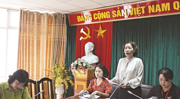 Đồng ch&iacute; L&ecirc; Kim Anh - Chủ tịch Hội LHPN H&agrave; Nội ph&aacute;t biểu chỉ đạo nghị.