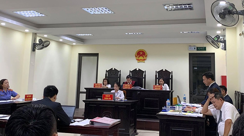 Đại diện luật sư bảo vệ quyền lợi của Vinamilk tranh tụng tại tòa.