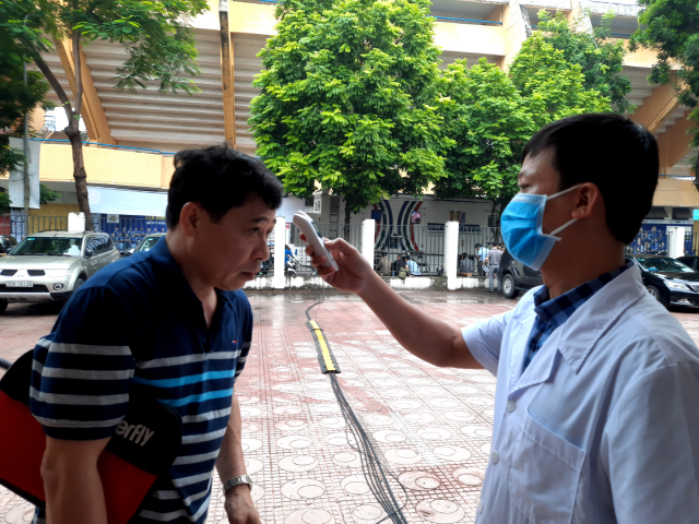 Nâng cao  tinh thần phòng chống dịch COVID-19, Ban tổ chức nghiêm túc thực hiện kiểm tra thân  nhiệt tất cả người tham dự