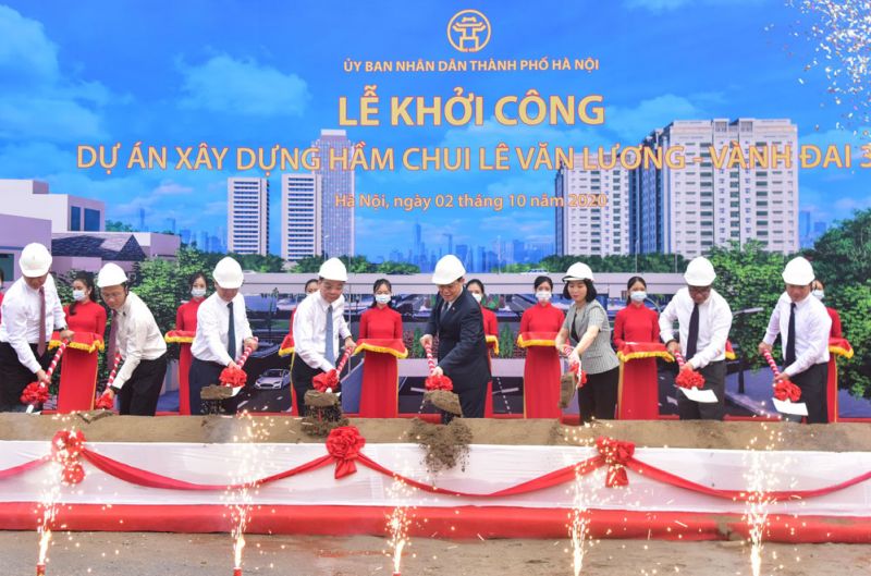 Các đồng chí lãnh đạo TP khởi công dự án Các đồng chí lãnh đạo TP khởi công dự án