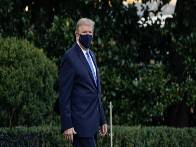 Dân mạng rất quan tâm đến tình hình sức khoẻ hiện tại của vị Tổng thống Donald Trump. (Ảnh: Drew Angerer/Getty Images)