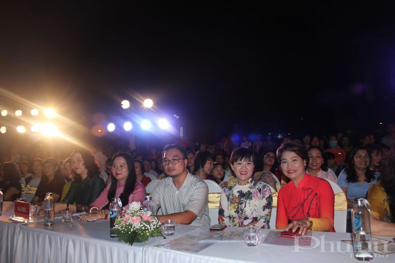 Các đại biểu tham dự Thành phố, quận và cơ sở tham dự Hội thi