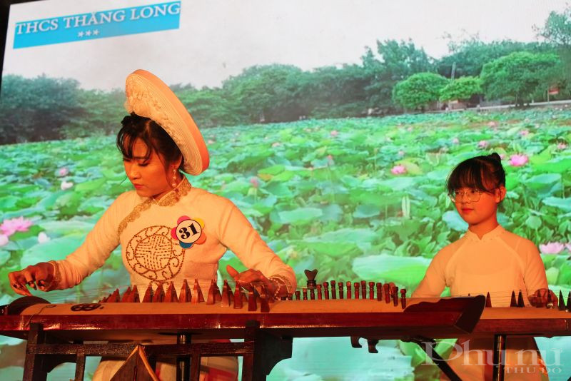 Thí sinh thể hiện phần thi năng khiếu