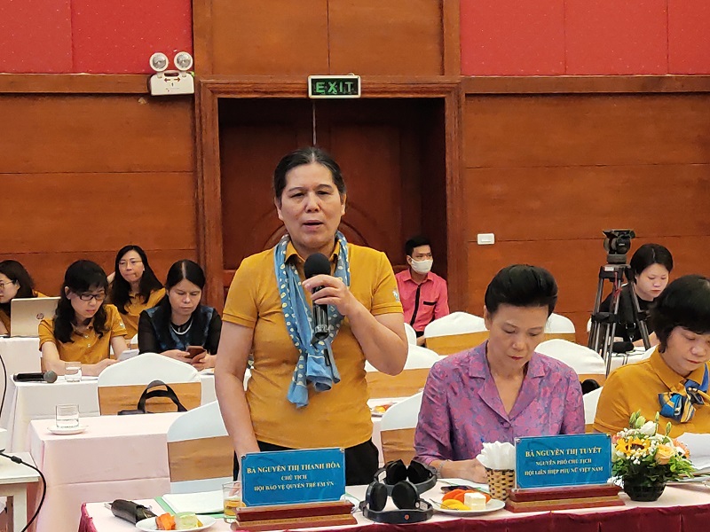 Theo b&agrave; Nguyễn Thị Thanh H&ograve;a - Chủ tịch HộiCần hỗ trợ phụ nữ hồi hương tiếp cận c&aacute;c dịch vụ dạy nghề, tạo việc l&agrave;m, vay vốn l&agrave;m ăn để ổn định cuộc sống, đồng thời quan t&acirc;m đến trẻ em khi hồi hương trở về.