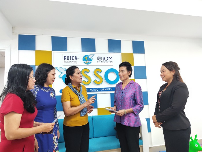 Văn ph&ograve;ng OSSO nhằm hướng đến mục đ&iacute;ch hỗ trợ phụ nữ di cư hồi hương v&agrave; gia đ&igrave;nh họ t&aacute;i h&ograve;a nhập cộng đồng một c&aacute;ch bền vững.