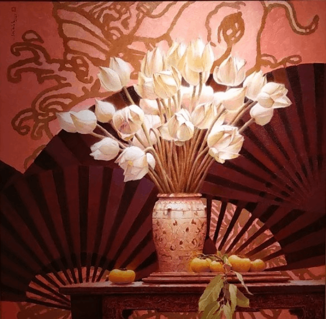 Triển l&atilde;m k&eacute;p giới thiệu quốc hoa c&aacute;c nước ASEAN v&agrave; c&aacute;c sắc hoa theo m&ugrave;a của H&agrave; Nội. Phổ biến nhất vẫn l&agrave; hoa sen, quốc hoa của Việt Nam. Trong ảnh l&agrave; bức 