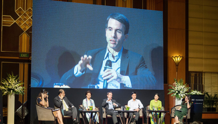 Các diễn giả chia sẻ kinh nghiệm đưa doanh nghiệp vượt khó qua đại dịch