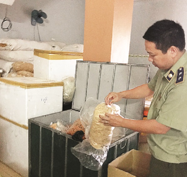 Lực lượng chức năng phát hiện sản phẩm thịt sấy không rõ nguồn gốc xuất xứ