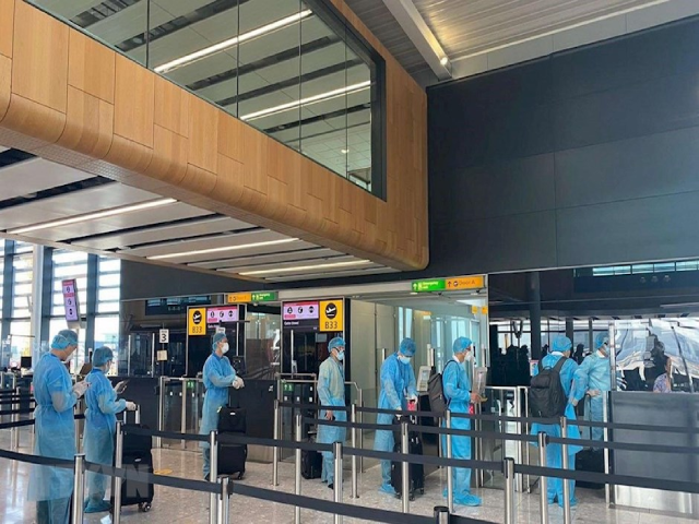 Công dân Việt Nam trở về nước. (Ảnh minh họa: TTXVN) Công dân Việt Nam trở về nước. (Ảnh minh họa: TTXVN)