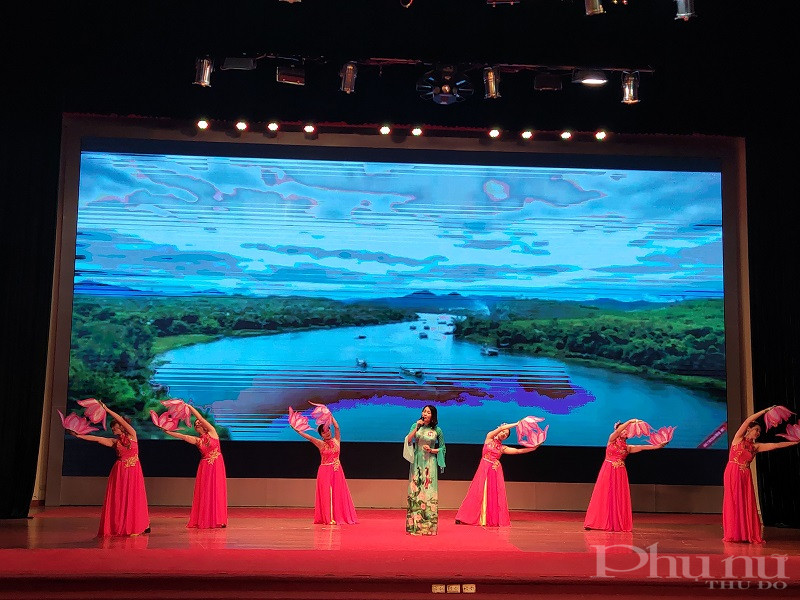 Tiết mục năng khiếu của c&aacute;c th&iacute; sinh tham gia hội thi đầy t&agrave;i năng