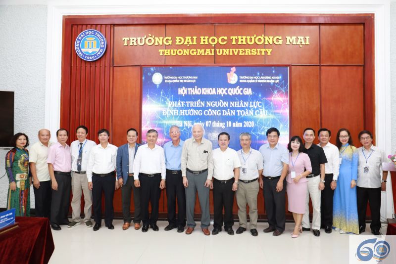 Các đại biểu tham gia Hội thảo khoa học về phát triển nguồn nhân lực định hướng công dân toàn cầu