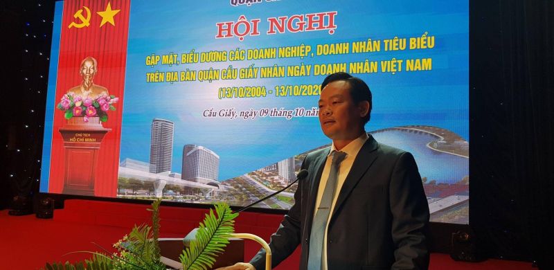 Ông Bùi Tuấn Anh phát biểu tại buổi gặp mặt.