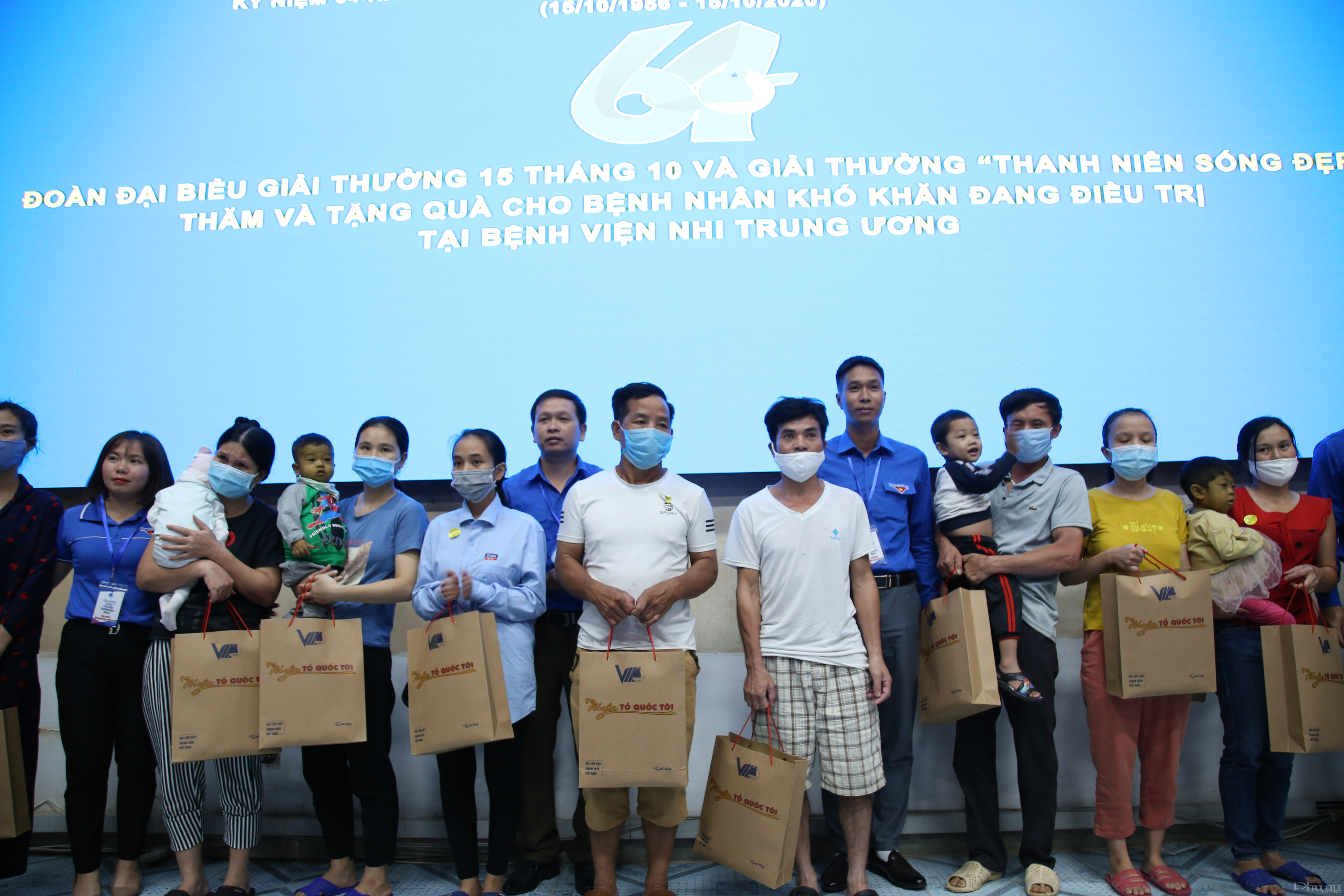 Thăm, tặng qu&agrave;  tại Viện Huyết học  v&agrave; Truyền m&aacute;u Trung ương, Viện Nhi Trung ương ng&agrave;y 11/10