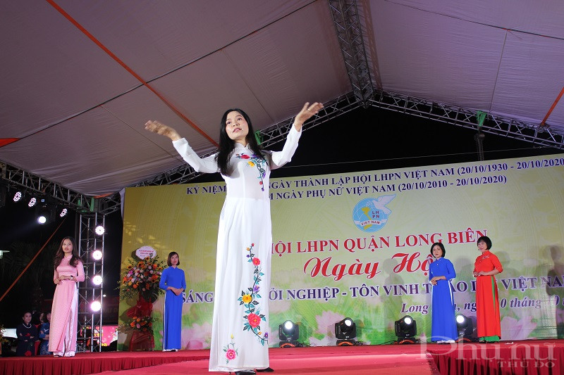 Ngày hội "Phụ nữ Long Biên sáng tạo khởi nghiệp - Tôn vinh tà áo dài Việt Nam" năm 2020 - ảnh 10