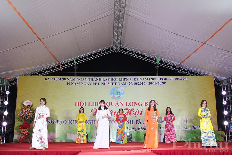 Ngày hội "Phụ nữ Long Biên sáng tạo khởi nghiệp - Tôn vinh tà áo dài Việt Nam" năm 2020 - ảnh 15