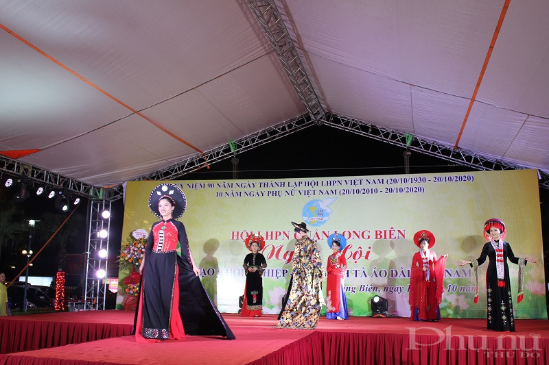 Chị em cán bộ hội viên phụ nữ tham gia trình diễn áo dài