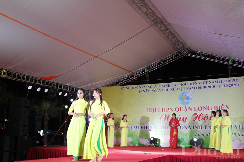 Ngày hội "Phụ nữ Long Biên sáng tạo khởi nghiệp - Tôn vinh tà áo dài Việt Nam" năm 2020 - ảnh 14