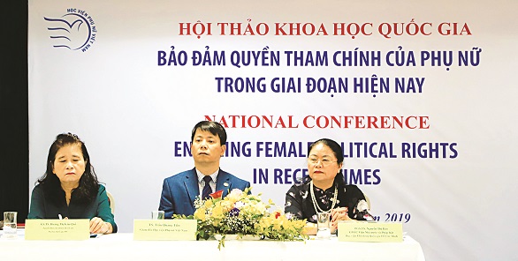 Thứ trưởng Bộ Nội vụ Triệu Văn Cường n&ecirc;u &yacute; kiến về Đề &aacute;n &ldquo;Tăng cường sự tham gia b&igrave;nh đẳng của phụ nữ trong c&aacute;c vị tr&iacute; l&atilde;nh đạo v&agrave; quản l&yacute; ở c&aacute;c cấp hoạch định ch&iacute;nh s&aacute;ch giai đoạn đến năm 2030&rdquo; tại Hội thảo do Bộ Nội vụ tổ chức (ảnh: Int)