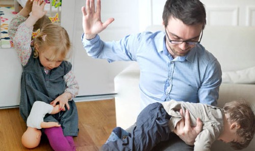 c&aacute;c h&igrave;nh thức bạo lực m&agrave; bố mẹ g&acirc;y ra c&oacute; thể biến trẻ trở th&agrave;nh một người ưa bạo lực v&agrave; cư xử hung hăng khi lớn l&ecirc;n