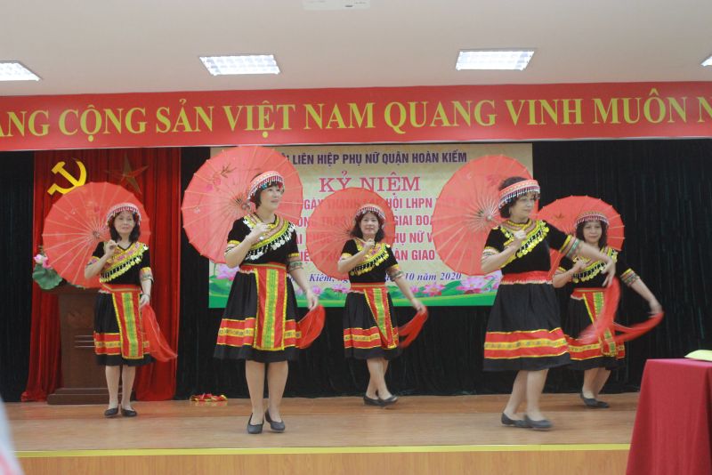 Văn nghệ chào mừng
