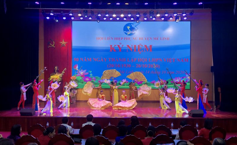 Văn nghệ chào mừng Lễ kỷ niệm Văn nghệ chào mừng Lễ kỷ niệm