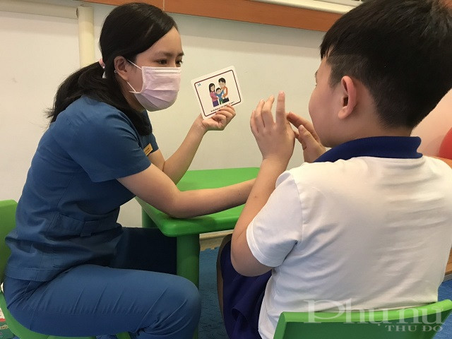 Trẻ được đánh giá trước và sau khi điều trị bởi các cô giáo chuyên sâu giáo dục đặc biệt, không phải thành viên nhóm nghiên cứu để đảm bảo kết quả khách quan. Trẻ được đánh giá trước và sau khi điều trị bởi các cô giáo chuyên sâu giáo dục đặc biệt, không phải thành viên nhóm nghiên cứu để đảm bảo kết quả khách quan.