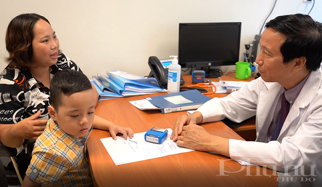 Kết quả nghiên cứu ghép tế bào gốc kết hợp giáo dục cho trẻ tự kỷ tại Vinmec được các nhà khoa học thế giới đánh giá đầy hứa hẹn, mở ra cơ hội cải thiện sức khỏe cho các em bé mắc căn bệnh này. Kết quả nghiên cứu ghép tế bào gốc kết hợp giáo dục cho trẻ tự kỷ tại Vinmec được các nhà khoa học thế giới đánh giá đầy hứa hẹn, mở ra cơ hội cải thiện sức khỏe cho các em bé mắc căn bệnh này.