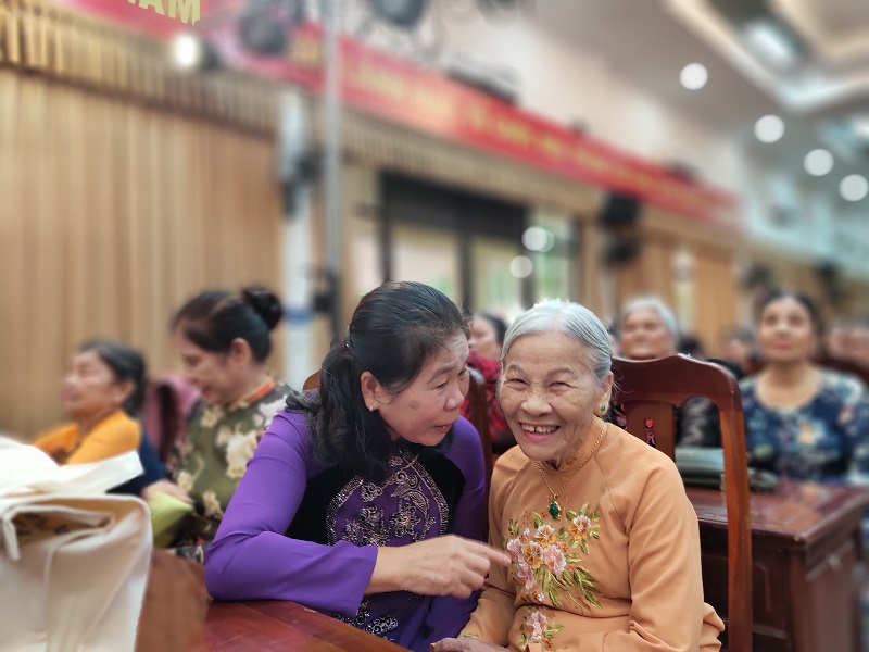 Các đại biểu rất phấn khởi về tham dự buổi gặp mặt Các đại biểu rất phấn khởi về tham dự buổi gặp mặt