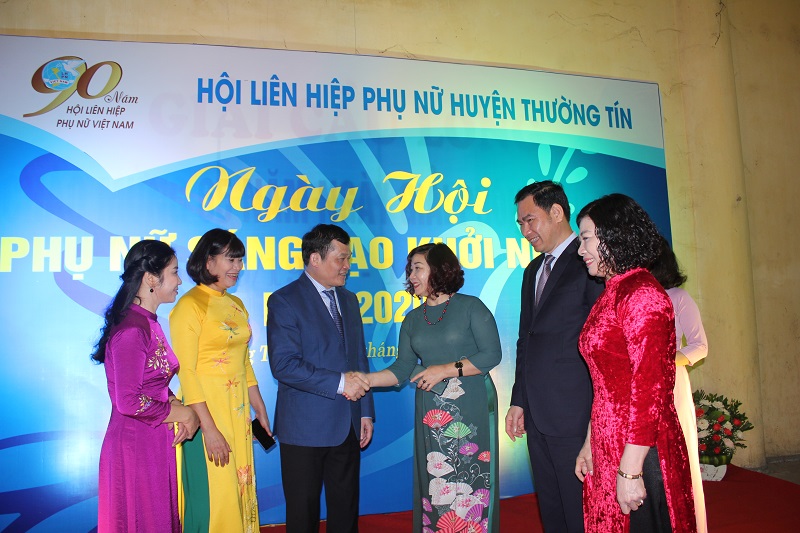 Hội LHPN huyện cũng tổ chức Ngày hội sáng tạo khởi nghiệp với các hoạt động trưng bày các sản phầm nghề truyền thống