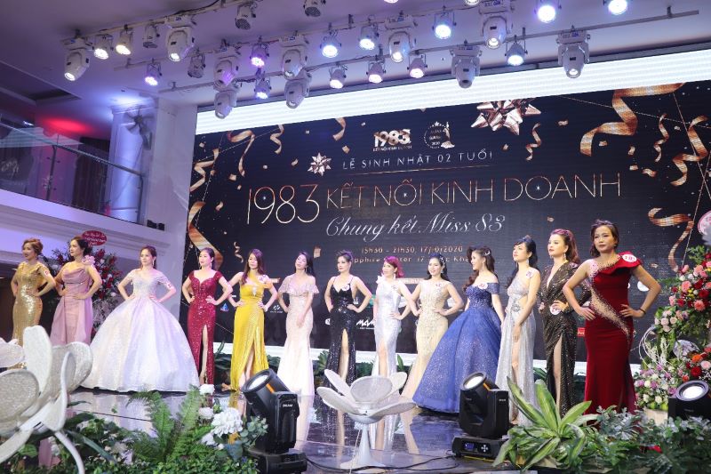 Các nữ doanh nhân tại đêm chung kết Miss 1983.