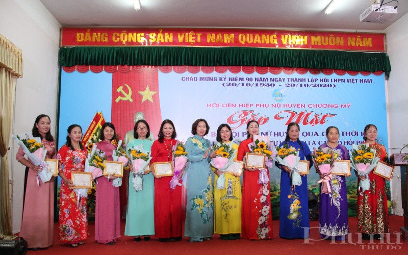 Tại chương trình, 10 cá nhân có bài dự thi xuất sắc trong cuộc thi  Tại chương trình, 10 cá nhân có bài dự thi xuất sắc trong cuộc thi