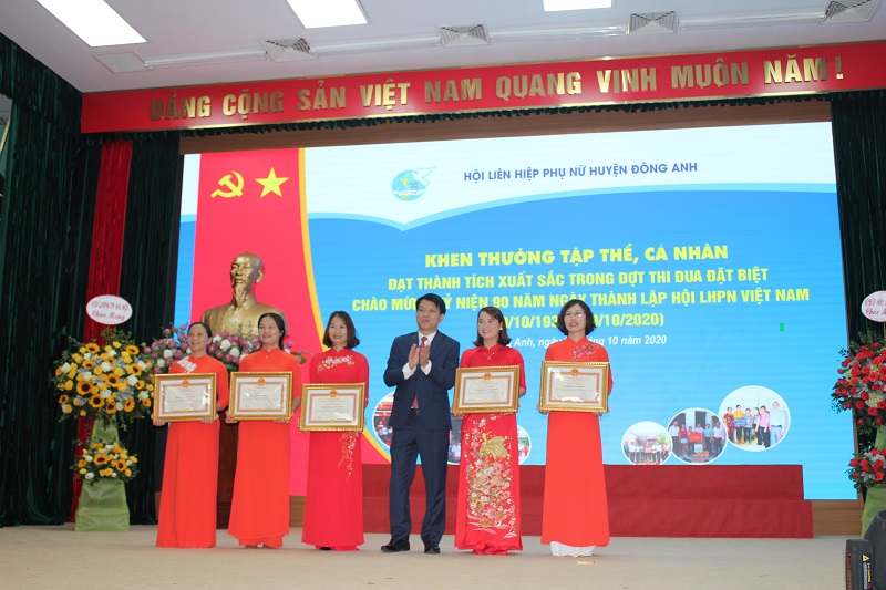 Dịp này Hội LHPN huyện đã khen thưởng cá tập thể cá nhân