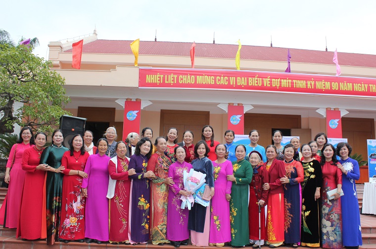 Hội LHPN huyện gặp mặt thế hệ cán bộ hội qua các thời kỳ