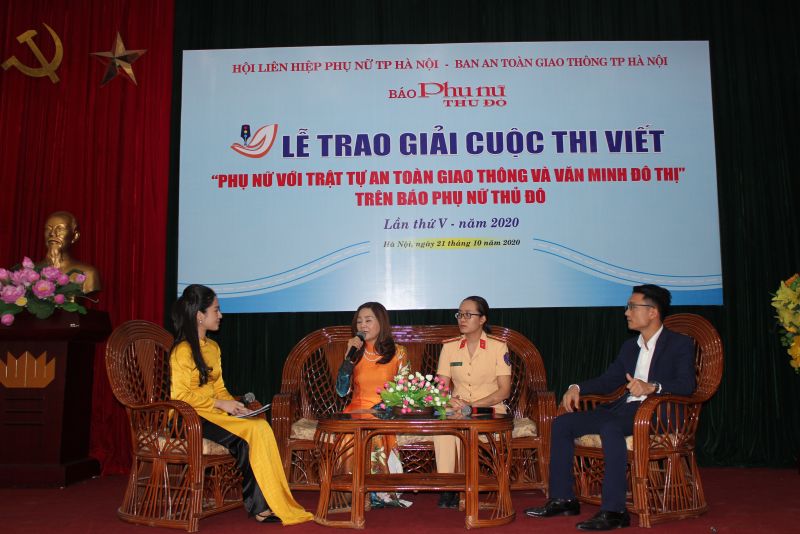 Các điển hình người tốt việc tốt giao lưu tai chương trình.