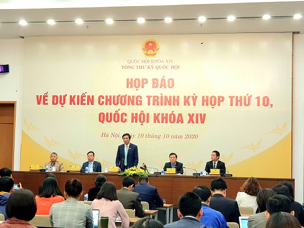 Chủ nhiệm Văn phòng Quốc hội Nguyễn Hạnh Phúc thông tin tại cuộc họp báo vềdự kiến chương trình kỳ họp thứ 10, Quốc hội khóa XIV
