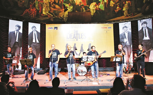 Ban nhạc Desire với các thành viên Long Vũ, Anh Tuấn, Tùng John,Lê Quảng Hà, Nguyễn Hoàng Phương, Lê Ngọc Sơn…