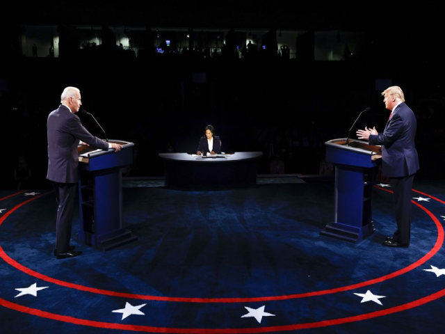 Tổng thống Donald Trump và ứng cử viên tổng thống đảng Dân chủ, cựu Phó Tổng thống Joe Biden tham gia cuộc tranh luận tổng thống cuối cùng tại Đại học Belmont. Tổng thống Donald Trump và ứng cử viên tổng thống đảng Dân chủ, cựu Phó Tổng thống Joe Biden tham gia cuộc tranh luận tổng thống cuối cùng tại Đại học Belmont.