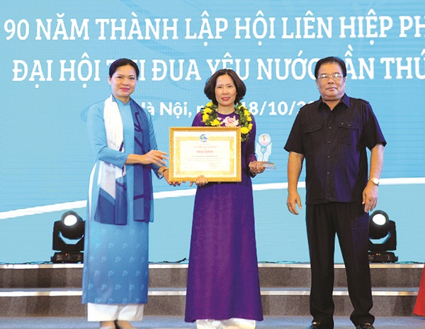 Hội LHPN Hà Nội là một trong những tập thể của cả nước được Trung ương Hội LHPN Việt Nam khen thưởng Hội LHPN Hà Nội là một trong những tập thể của cả nước được Trung ương Hội LHPN Việt Nam khen thưởng