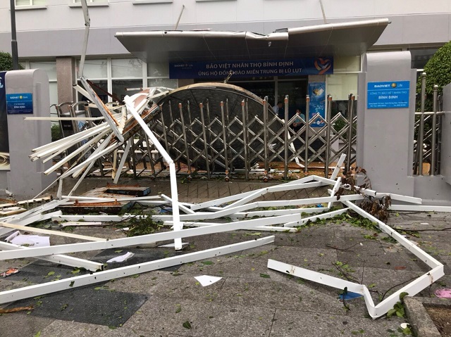 Ngành điện khẩn trương khắc phục hậu quả bão số 9 gây sự cố lưới điện tại các tỉnh miền Trung - ảnh 5