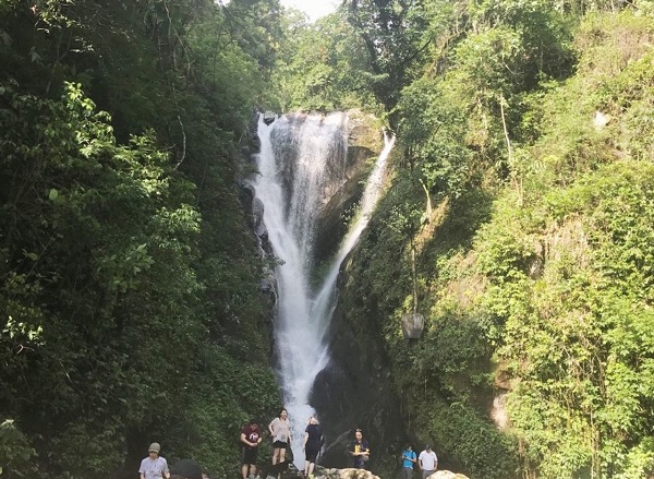 Thác Trái Tim, bản Sin Suối Hồ